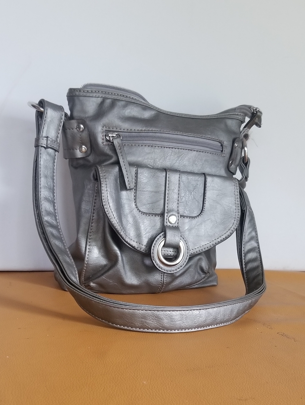 Metallic Silver Crossbody Shoulder Bag - Sleek Everyday Style